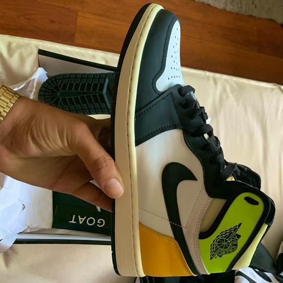 Air Jordan 1 “volt”